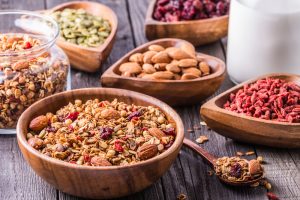3 varianty domácí zdravé granoly plné superpotravin