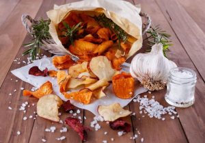 Lahodné recepty na domácí chipsy ve zdravější podobě