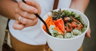 Super zdravý a nápaditý fitness jídelníček s poke bowl